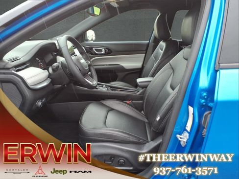 Used 2025 Jeep Compass Limited AWD/4WD image 13