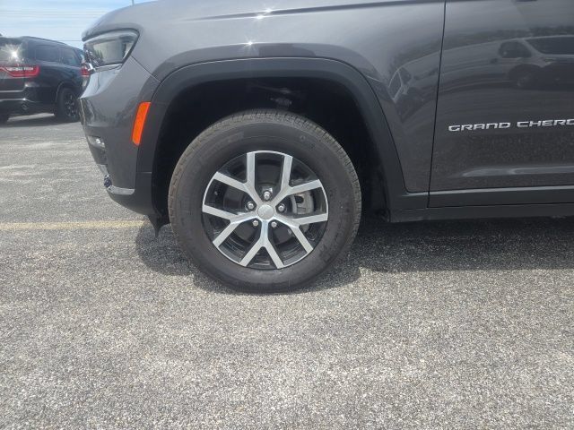 Used 2025 Jeep Grand Cherokee L Limited AWD/4WD image 5