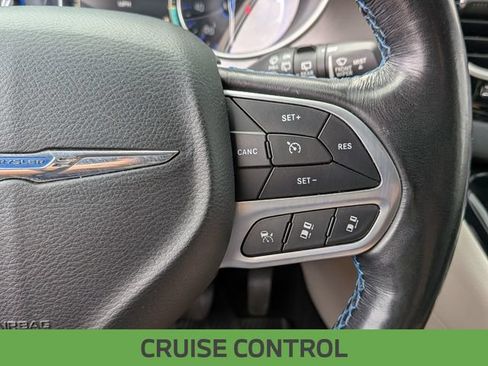 Used 2021 Chrysler Pacifica Touring-L FWD image 19