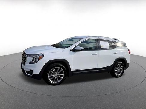 Used 2024 GMC Terrain SLT image 8