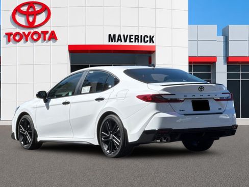 New 2026 Toyota Camry Hybrid FWD image 3