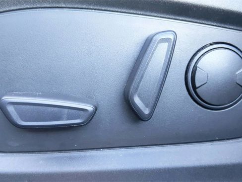 Used 2020 Ford Explorer XLT w/ Equipment Group 202A image 17