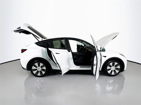 Used 2021 Tesla Model Y Long Range image 38