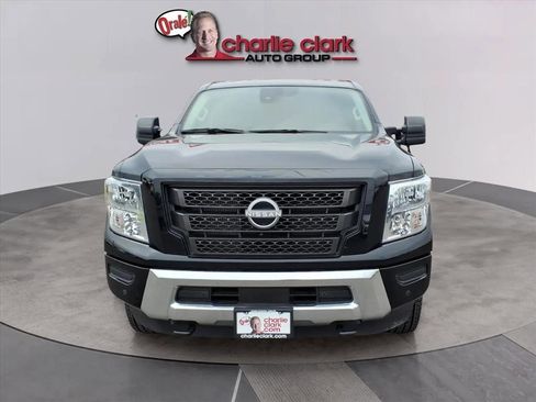 Used 2024 Nissan Titan SV w/ SV Convenience Package image 8
