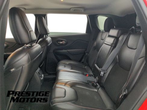 Used 2019 Jeep Cherokee Trailhawk w/ Cold Weather Group AWD/4WD image 29