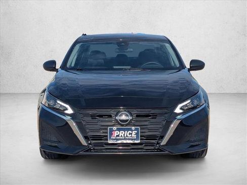 Used 2025 Nissan Altima 2.5 SV FWD image 2