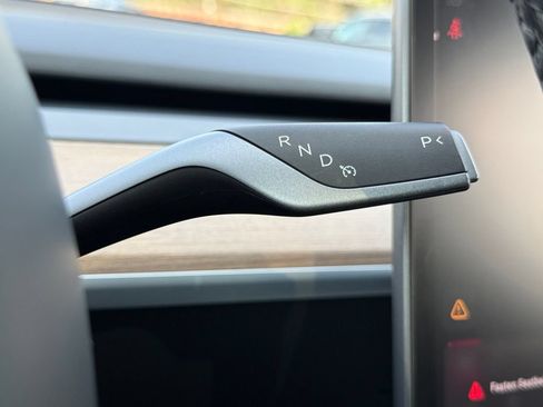 Used 2024 Tesla Model Y Long Range AWD/4WD image 18