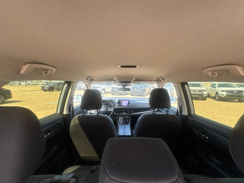 Used 2025 Nissan Rogue SV FWD image 35