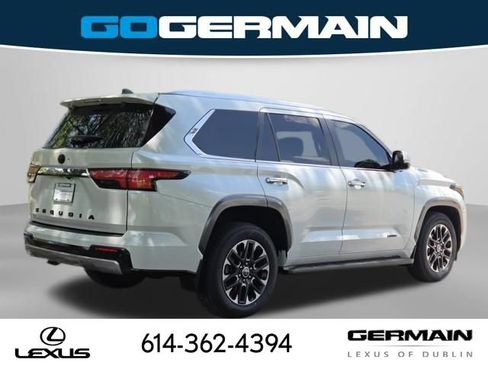 Used 2024 Toyota Sequoia Limited w/ Tow Technology Package AWD/4WD image 7