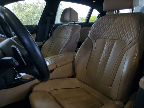 Used 2022 BMW 740i w/ M Sport Package RWD image 18