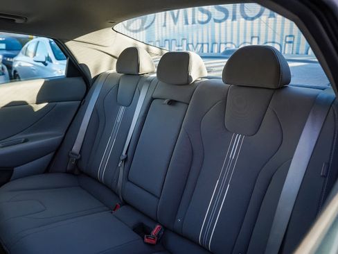 Certified 2024 Hyundai Elantra SEL w/ Convenience Package image 18