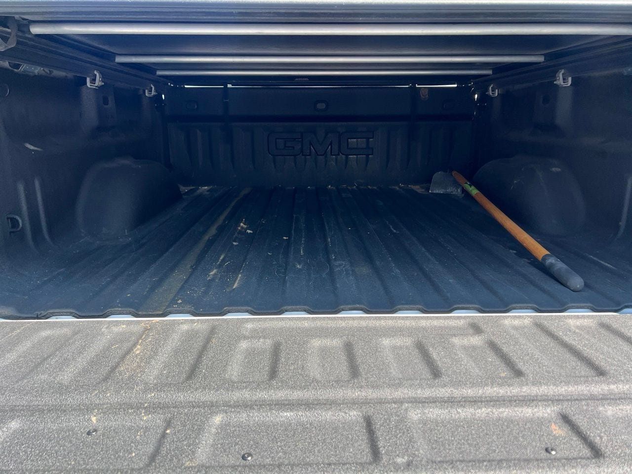 Used 2018 GMC Sierra 1500 SLT w/ SLT Premium Package AWD/4WD image 9