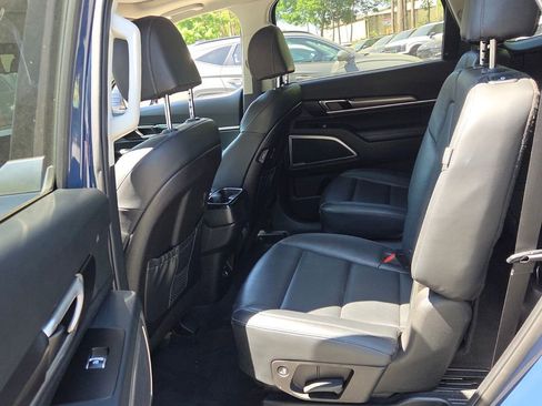 Used 2025 Kia Telluride S FWD image 7