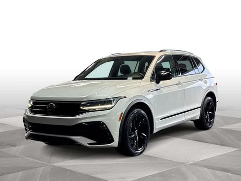 Certified 2023 Volkswagen Tiguan SE R-Line FWD image 4