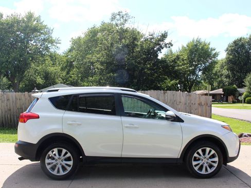Used 2014 Toyota RAV4 Limited w/ Technology Package AWD/4WD image 10
