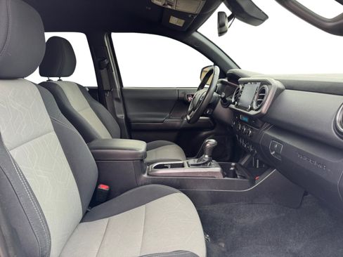 Used 2021 Toyota Tacoma TRD Off-Road w/ Technology Package RWD image 17