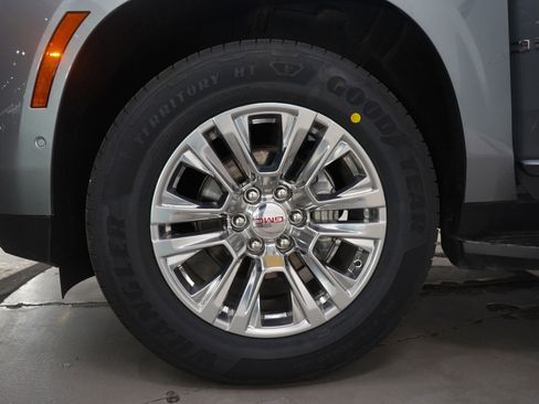 Used 2025 GMC Yukon Denali AWD/4WD image 37