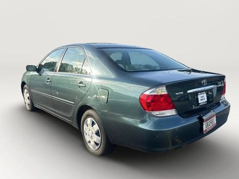 Used 2005 Toyota Camry LE FWD image 4