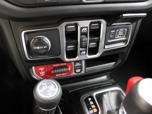 Used 2025 Jeep Wrangler Unlimited Rubicon AWD/4WD image 28