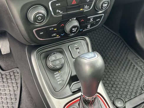 Used 2020 Jeep Compass Trailhawk w/ Advanced Safety Group AWD/4WD image 24