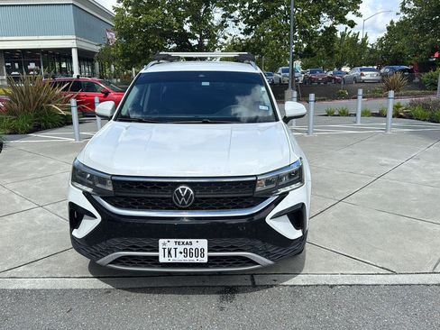 Used 2023 Volkswagen Taos SE image 3