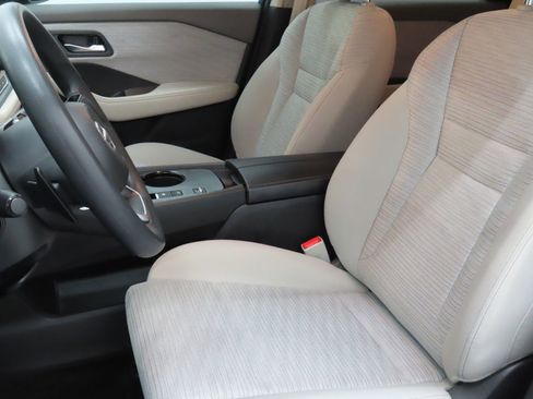 Used 2021 Nissan Rogue SV image 13