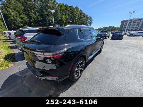 Used 2025 Chevrolet Equinox EV LT w/ Convenience Package FWD image 3