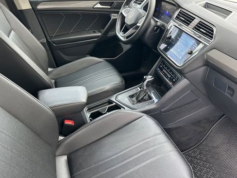 Certified 2023 Volkswagen Tiguan SE w/ Panoramic Sunroof Package image 17