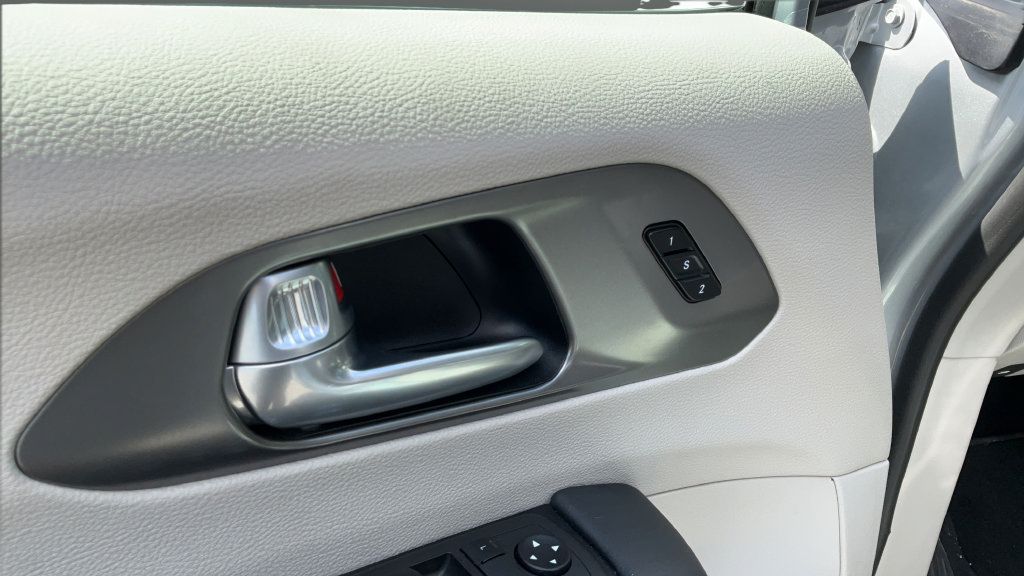 Used 2024 Chrysler Pacifica Touring-L FWD image 29