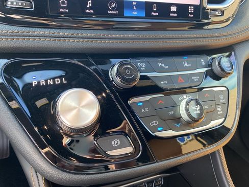 Used 2023 Chrysler Pacifica Pinnacle image 48