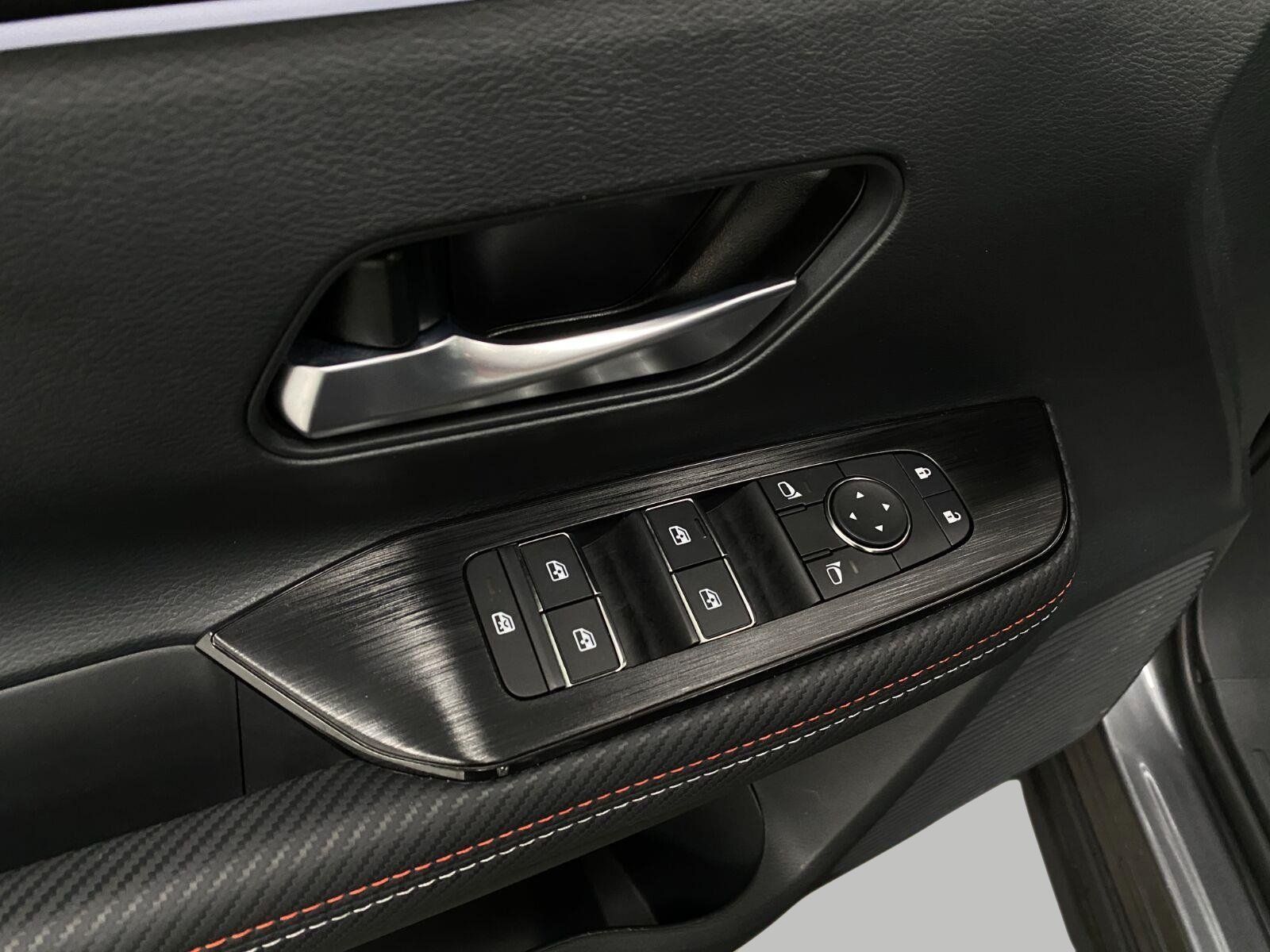 Certified 2025 Nissan Kicks SR AWD/4WD image 28