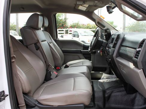 Used 2017 Ford F550 2WD Crew Cab Super Duty image 34
