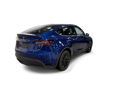 Certified 2023 Tesla Model Y Long Range AWD/4WD image 6