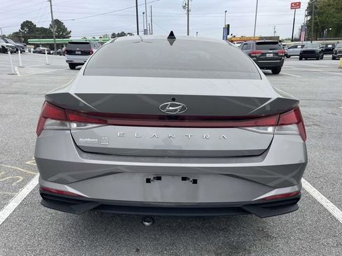 Used 2023 Hyundai Elantra SEL w/ Convenience Package FWD image 4