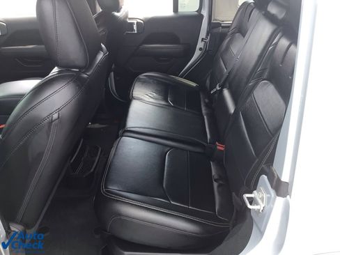 Used 2022 Jeep Wrangler Unlimited Sahara w/ Cold Weather Group image 15