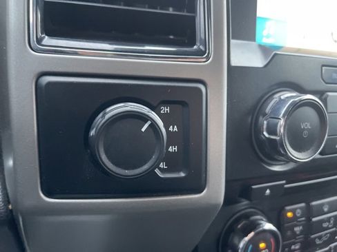 Used 2018 Ford F150 Lariat image 43