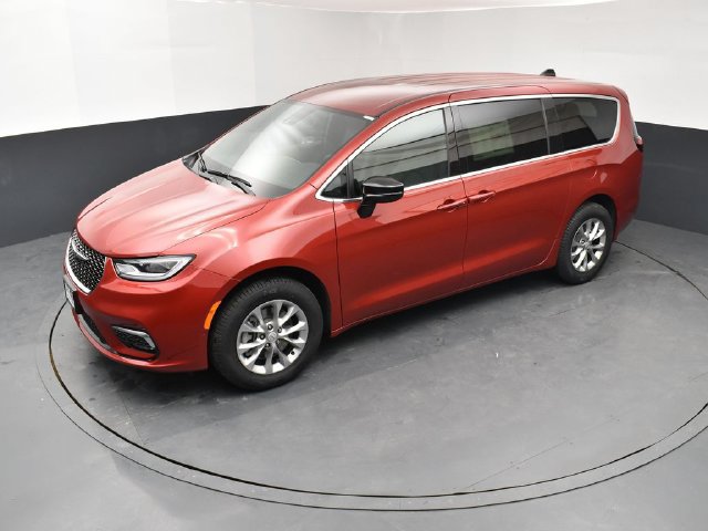New 2026 Chrysler Pacifica Select AWD/4WD image 15