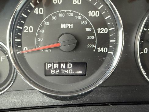 Used 2010 Jeep Grand Cherokee Laredo w/ Sun/Sound Group image 19