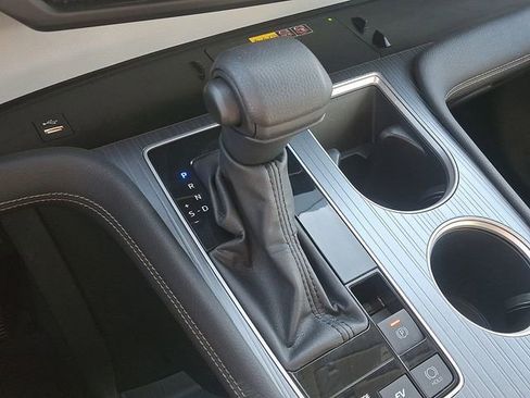 Used 2025 Toyota Sienna LE FWD image 16