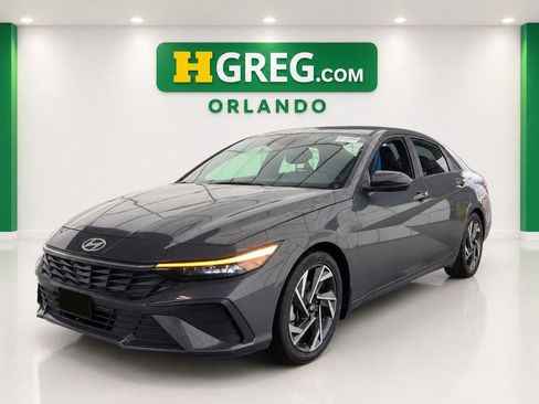 Used 2025 Hyundai Elantra Sport FWD image 4