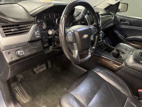 Used 2016 Chevrolet Suburban LT RWD image 10