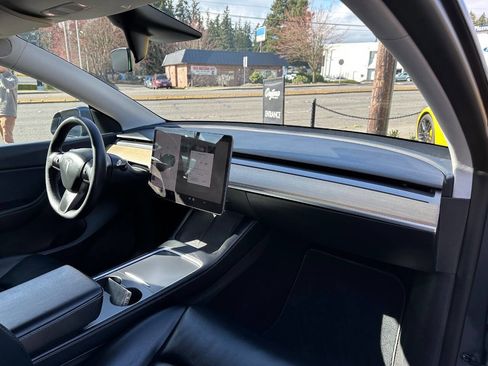 Used 2021 Tesla Model Y Standard Range 4dr Crossover image 16