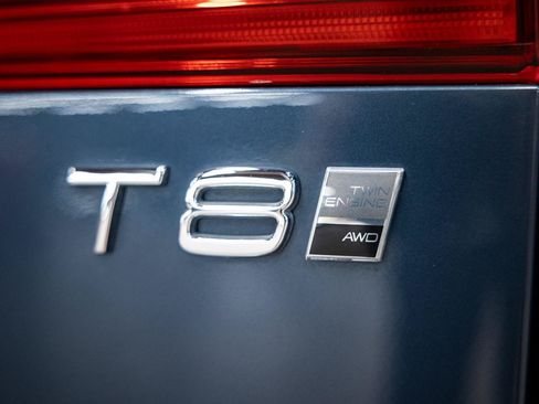 Used 2019 Volvo XC60 T8 Momentum w/ Advanced Package AWD/4WD image 33