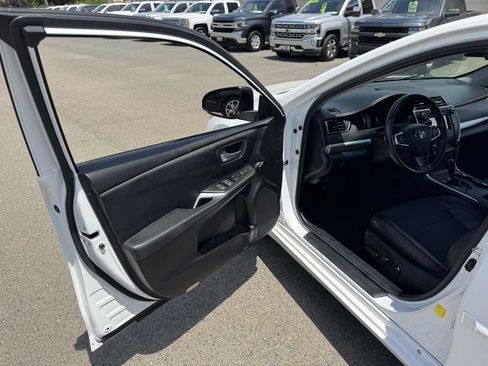 Used 2017 Toyota Camry SE w/ Moonroof Package FWD image 21