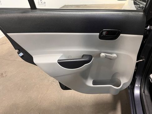 Used 2011 Hyundai Accent GLS image 16