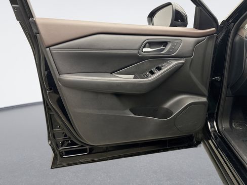 Used 2023 Nissan Rogue SL image 9