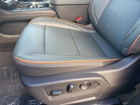 New 2025 GMC Yukon XL AT4 w/ AT4 Premium Plus Package image 15