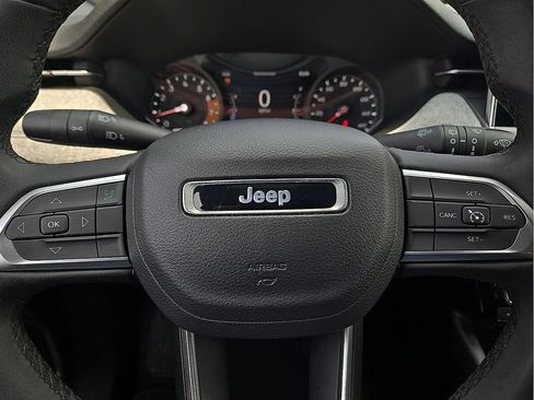 Used 2024 Jeep Compass Latitude AWD/4WD image 19
