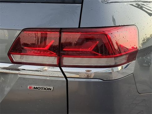 Certified 2022 Volkswagen Atlas SEL image 8