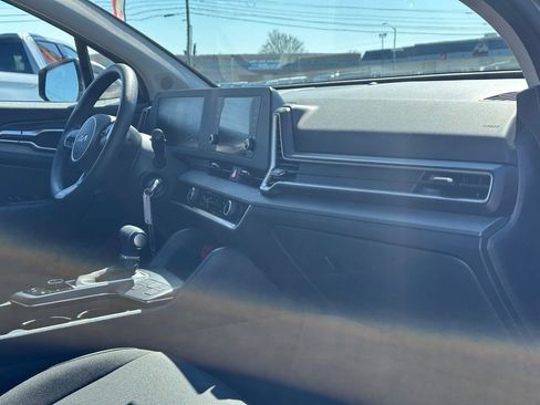 Used 2024 Kia Sportage LX FWD image 21